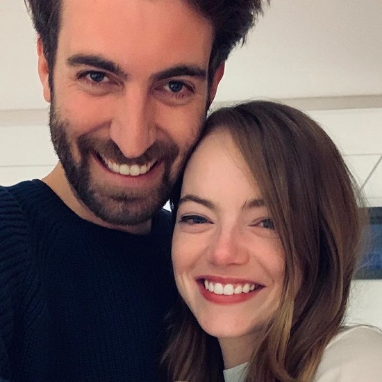 La La Land’ Star Emma Stone Engaged To Her Boyfriend Dave McCary; Shared Adorable Snap On The Instagram. What is the cost of her diamond ring?