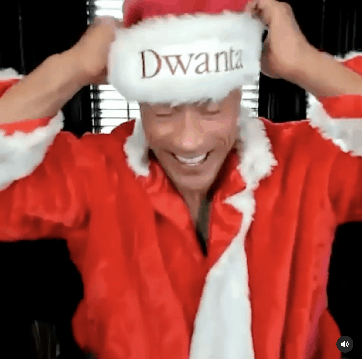 Dwayne Johnson (THE ROCK) : Dwanta Claus in this Christmas